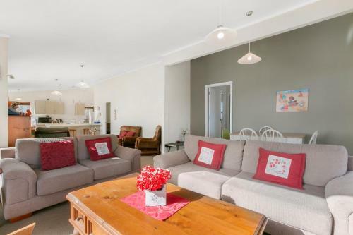 Sweeping Sea Views - Waihi Holiday Home