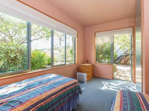 Central Sanctuary - Wanaka Holiday Home