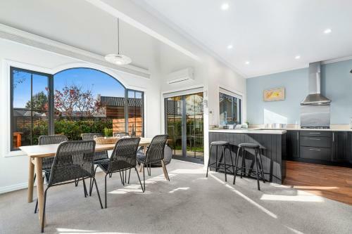 Meadowstone Escape - W?naka Holiday Home