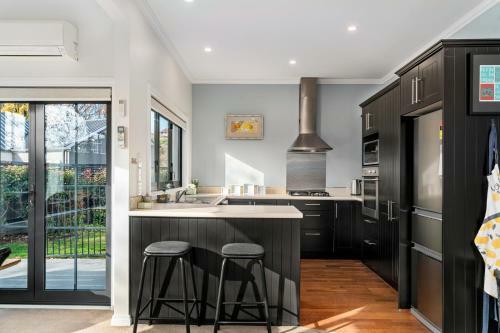 Meadowstone Escape - W?naka Holiday Home