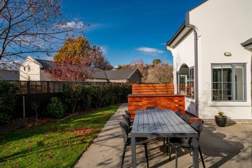 Meadowstone Escape - W?naka Holiday Home