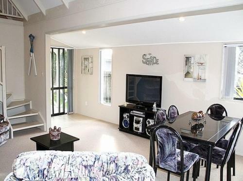 Bliss On Blane - Whangamata Holiday Home