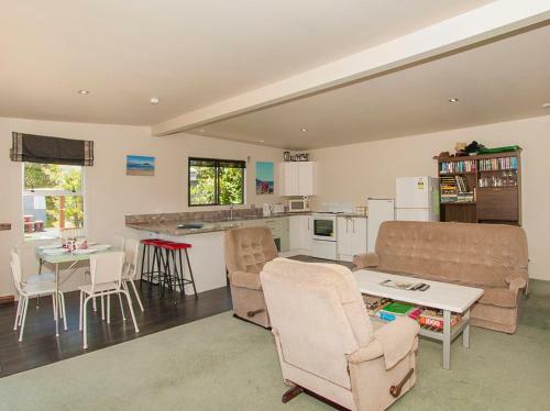 Hetherington Haven - Whangamata Holiday Home