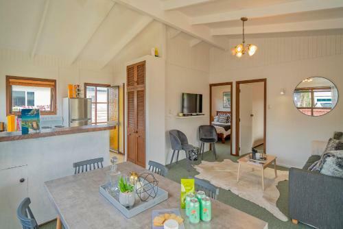 Ocean Oasis - Whangamata Holiday Home