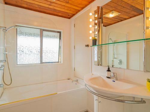 Beachfront Beauty - Opito Bay Holiday Home