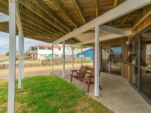 Beachfront Beauty - Opito Bay Holiday Home