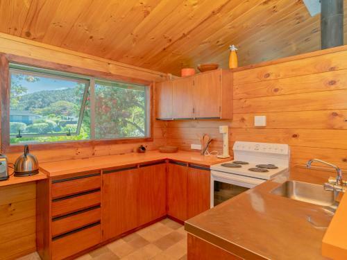 Beachfront Views - Hahei Holiday Home