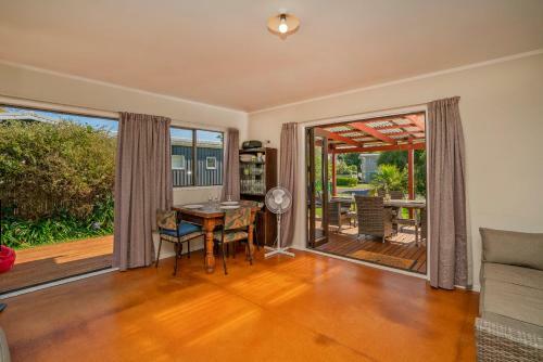 Tui Cottage - Hahei Holiday Bach
