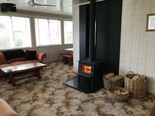Twin Oaks - Ohakune Holiday Home