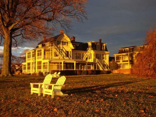 Bed & Breakfast Sandaway Waterfront Lodging