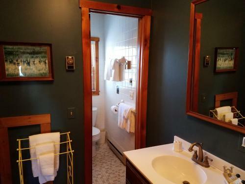 Bed & Breakfast Sandaway Waterfront Lodging