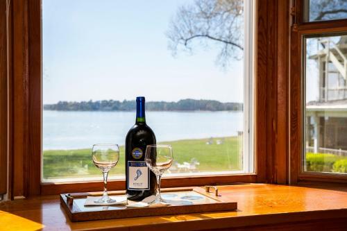Bed & Breakfast Sandaway Waterfront Lodging