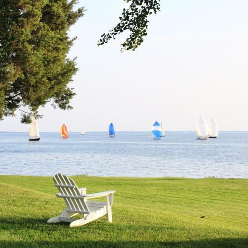 Bed & Breakfast Sandaway Waterfront Lodging