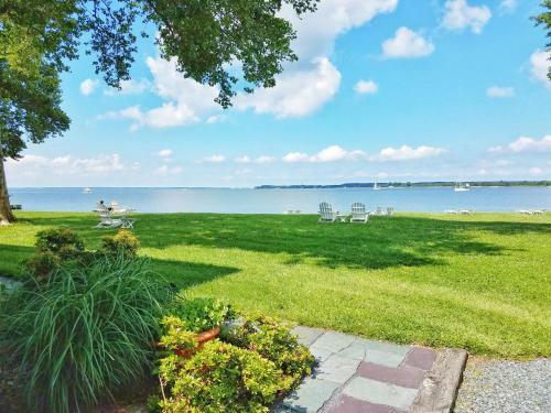 Bed & Breakfast Sandaway Waterfront Lodging