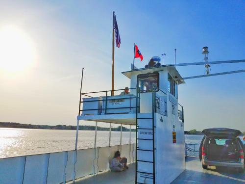 Bed & Breakfast Sandaway Waterfront Lodging