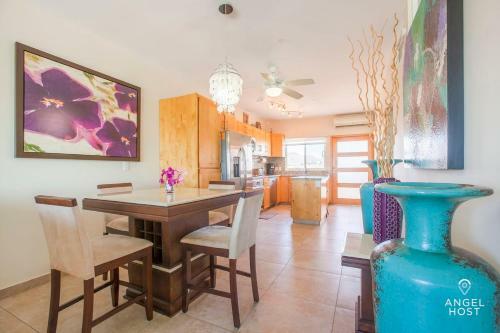 Apartamento Couples Oceanview Getaway Near Malec�n Plus Pool Onsite