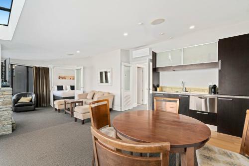 2-bedroom Penthouse Apartment - The Beacon 1004