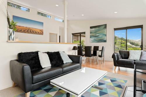 Grand View Queenstown - Queenstown Holiday Home