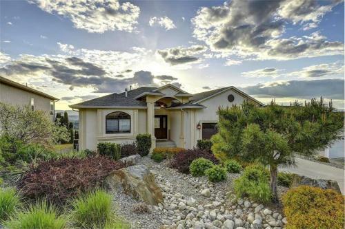 Entire Villa - 3 Bedroom-pool-jacuzzi-amazing View