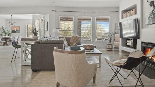 Modern Scottsdale Gem Hike, Golf, Explore!