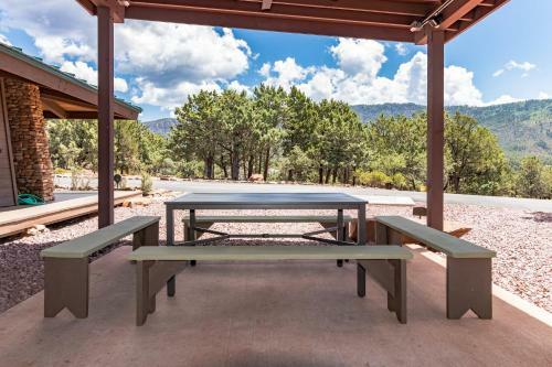 Glass House Elk Rim Pine Cabin