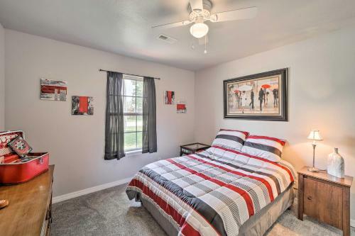 Convenient Centerton Retreat With Deck And Yard!