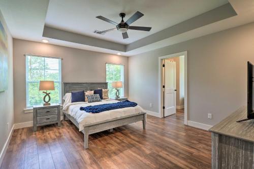 Pet-friendly Bella Vista Home With Deck And Yard!