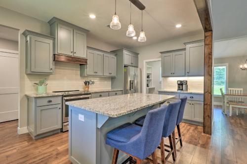 Pet-friendly Bella Vista Home With Deck And Yard!