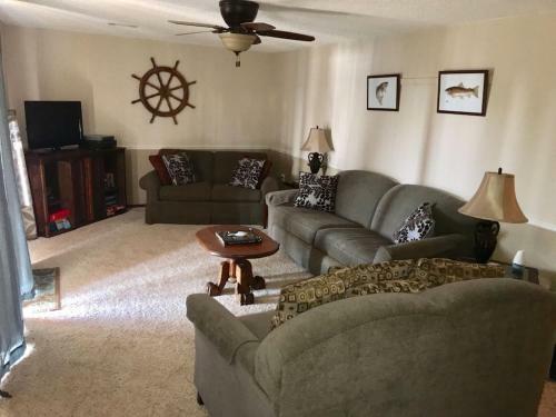 Greers Ferry Lake View Home 4br, 2ba
