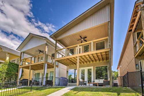 Waterfront Lake Hamilton Home Dock And Grill!