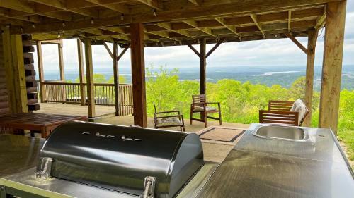 The Mountain Crest Cabin
