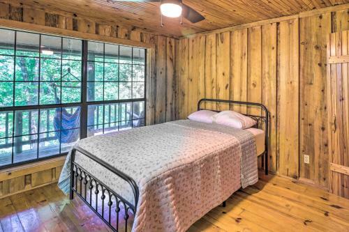 Secluded Creekside Cabin With Kayaks Provided