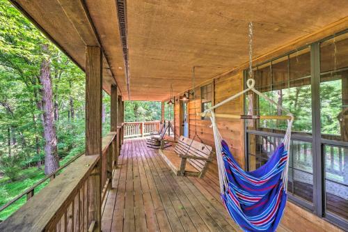 Secluded Creekside Cabin With Kayaks Provided