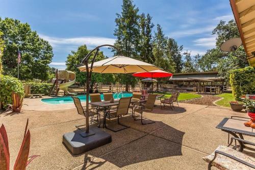 Ring Ranch Country Side Oasis With Pool