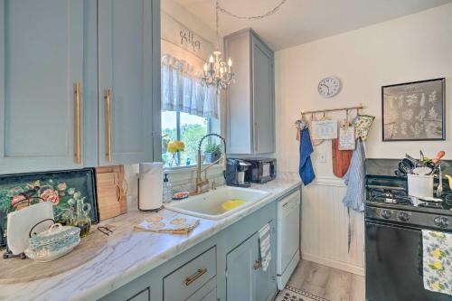 Quaint And Quiet Auburn Cottage With Private Yard