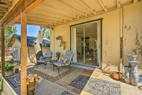 Quaint And Quiet Auburn Cottage With Private Yard