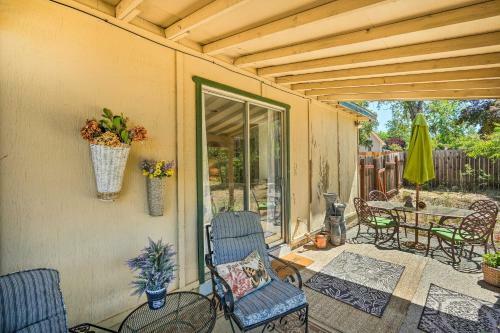 Quaint And Quiet Auburn Cottage With Private Yard