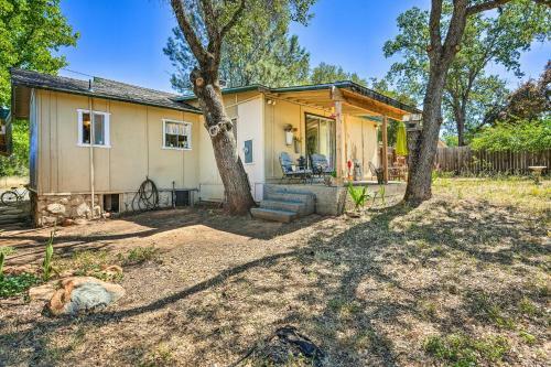 Quaint And Quiet Auburn Cottage With Private Yard