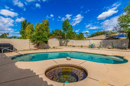 Luxury Phoenix Home Heated Pool & Spa With King Beds
