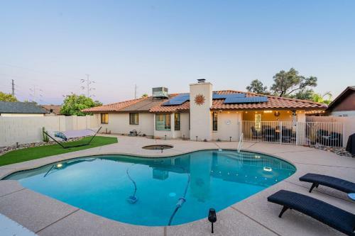 Luxury Phoenix Home Heated Pool & Spa With King Beds