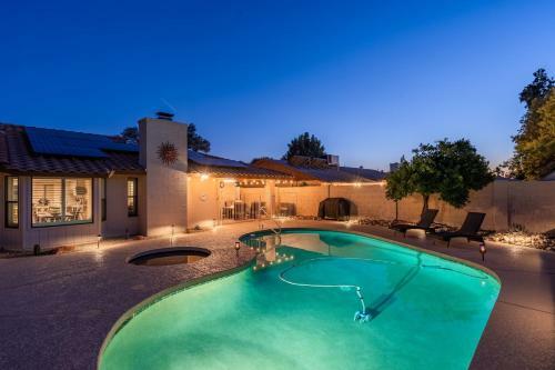 Luxury Phoenix Home Heated Pool & Spa With King Beds