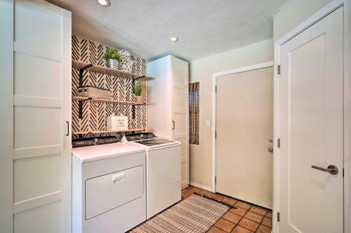 Sun-dappled Phoenix Getaway With Patio And Yard!