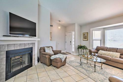 Sun-lit Tucson Digs With Private Pool And Patio!