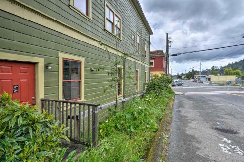 Charming Apartment In Downtown Blue Lake!
