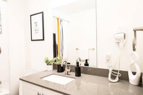 Apartamento Spacious & Modern Studio Located Minutes From Downtown