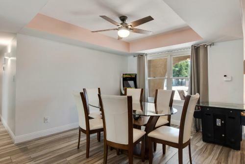 Villa Cactus Bloom! 2 Masters, Pool, Golf, Arcade, And Hot Tub!