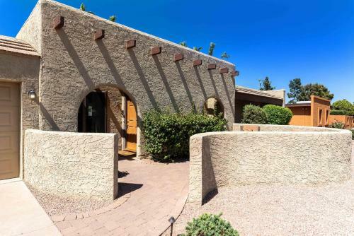 Villa Cactus Bloom! 2 Masters, Pool, Golf, Arcade, And Hot Tub!