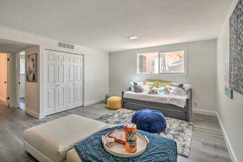 Bright Scottsdale Oasis With Modern Interior!