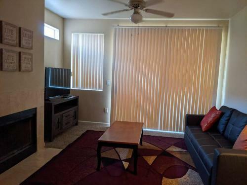 Apartamento Lovely One Bedroom With Full Kitchen And Laundry