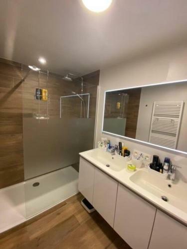 Luxury Apartment. Garden & Terrace. Free Parking.